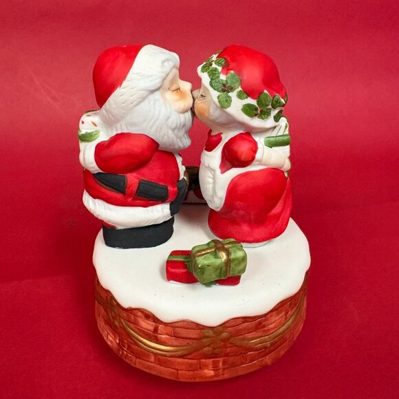 Jasco 1981 Santa Mrs Claus Music Box Bisque Porcelain Christmas Kissing Work - Picture 13 of 15